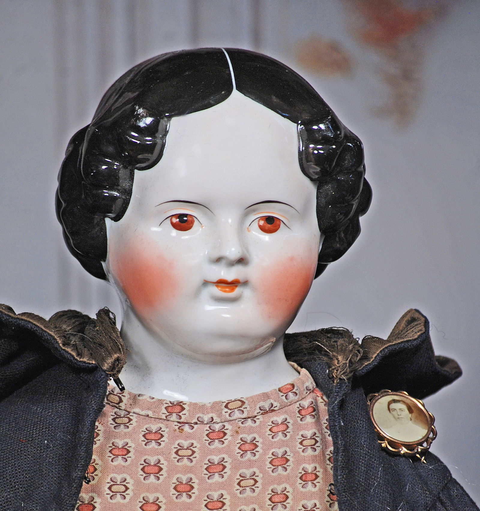 LARGE BROWN EYED GERMAN CHINA LADY. (1 of 2)