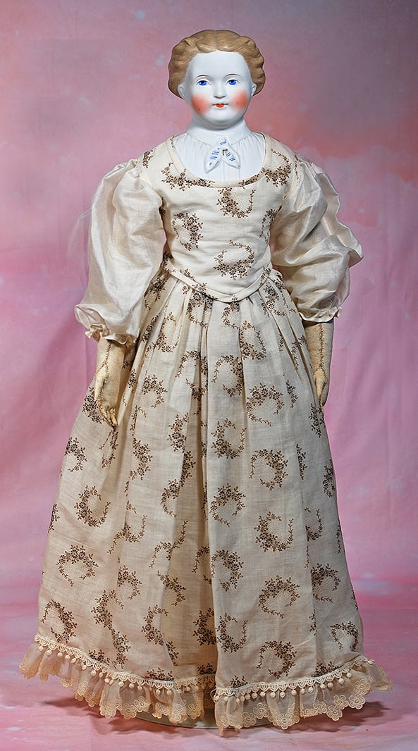 GERMAN BISQUE LADY WITH SCULPTED HAIR AND BODICE. 23”.  Bisque shoulderhead lady with sculpted (1 of 2)