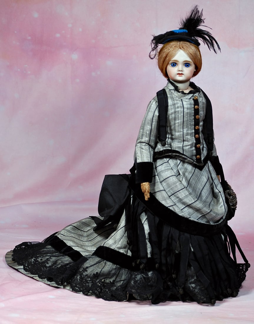 GERMAN BISQUE LADY DOLL BY GEBRUDER KUHNLENZ. (1 of 2)