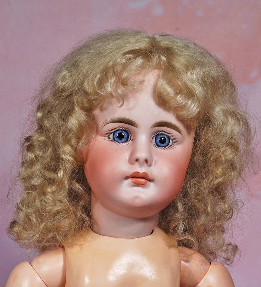 BEAUTIFUL SIMON AND HALBIG, 949, CLOSED MOUTH DOLL. (1 of 2)