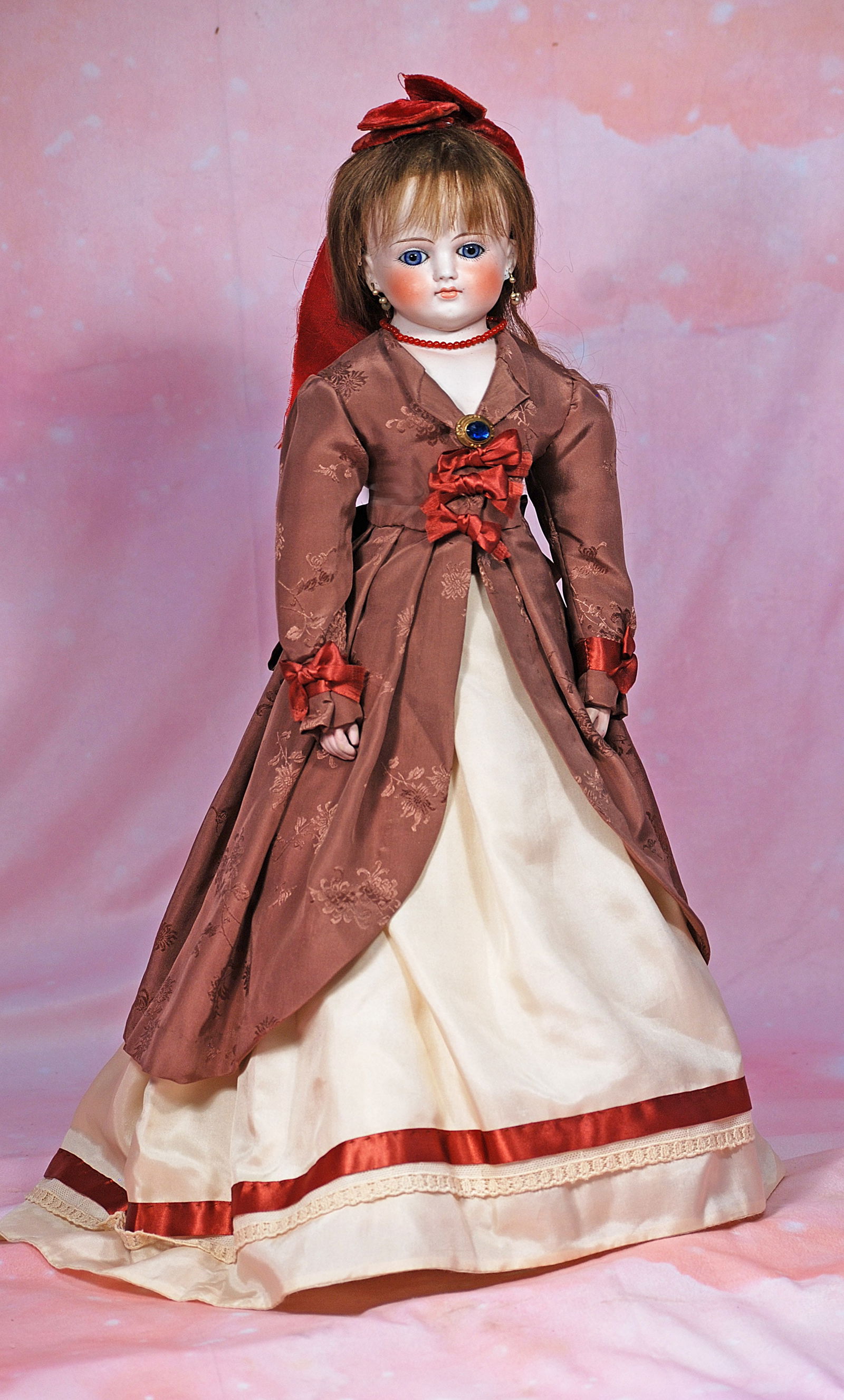 GERMAN BISQUE CLOSED MOUTH DOLL. (1 of 2)