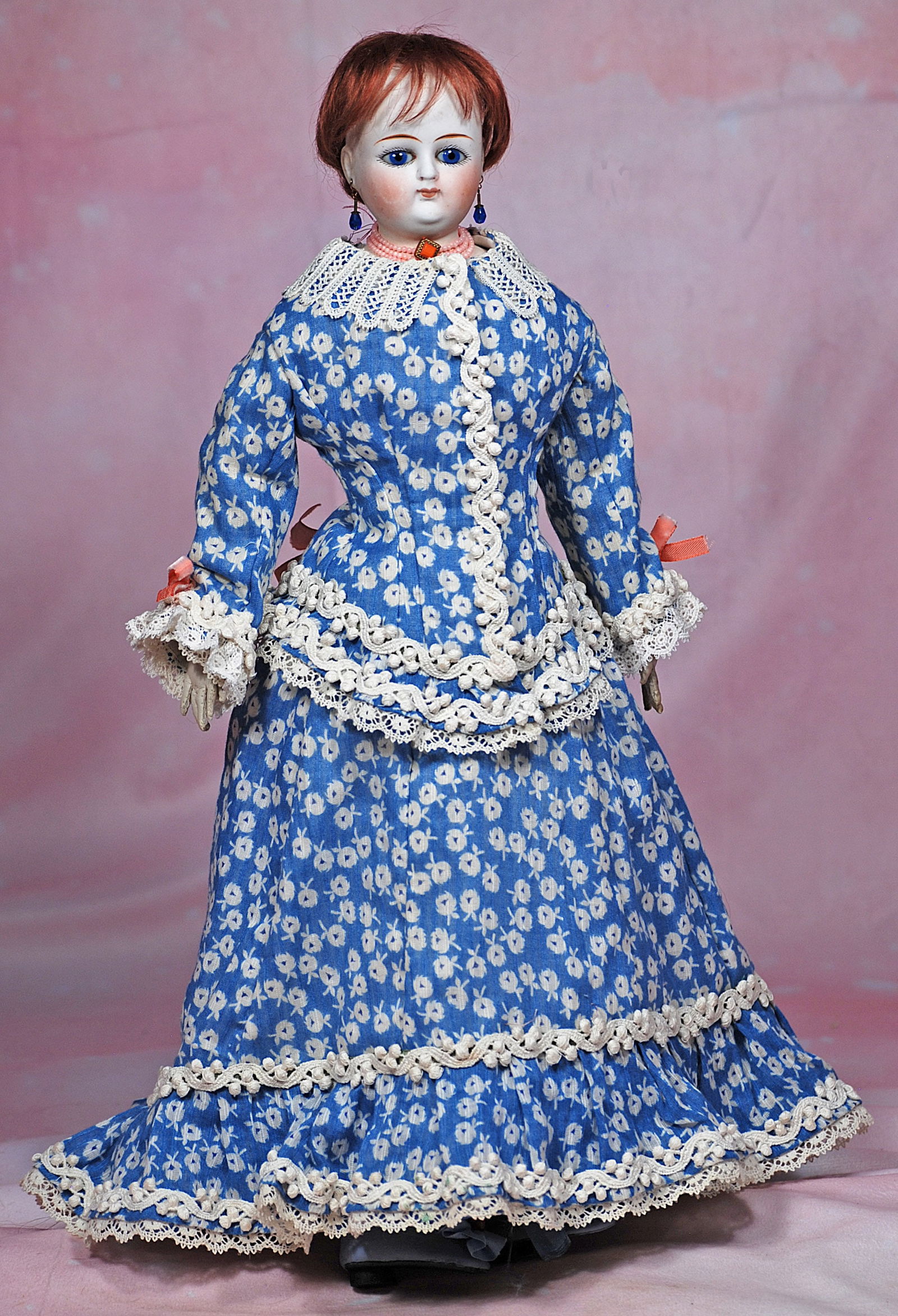 GERMAN BISQUE FASHION DOLL. (1 of 2)