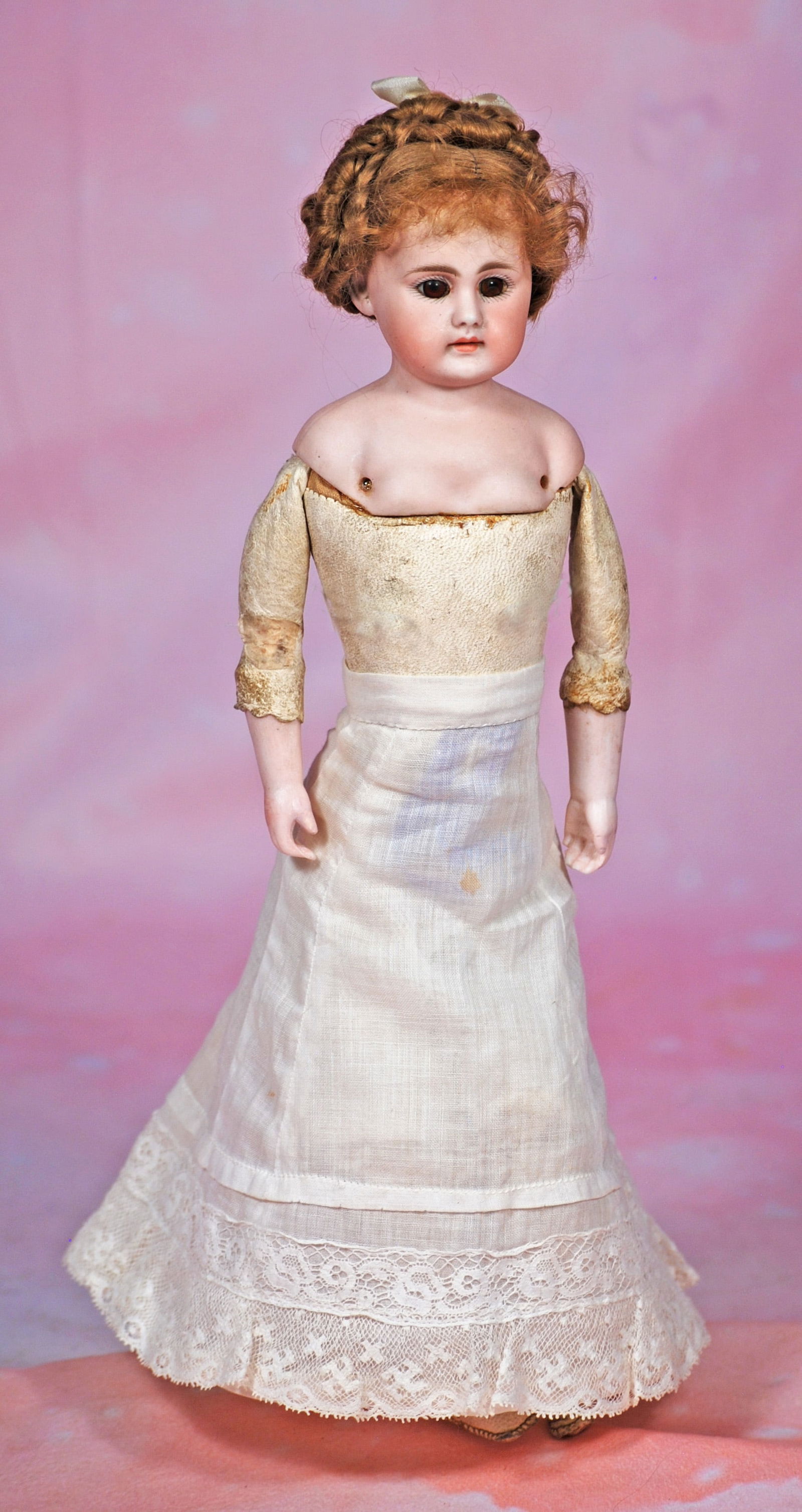 PETITE GERMAN BISQUE CLOSED MOUTH DOLL, 940, BY SIMON AND HALBIG. (1 of 2)