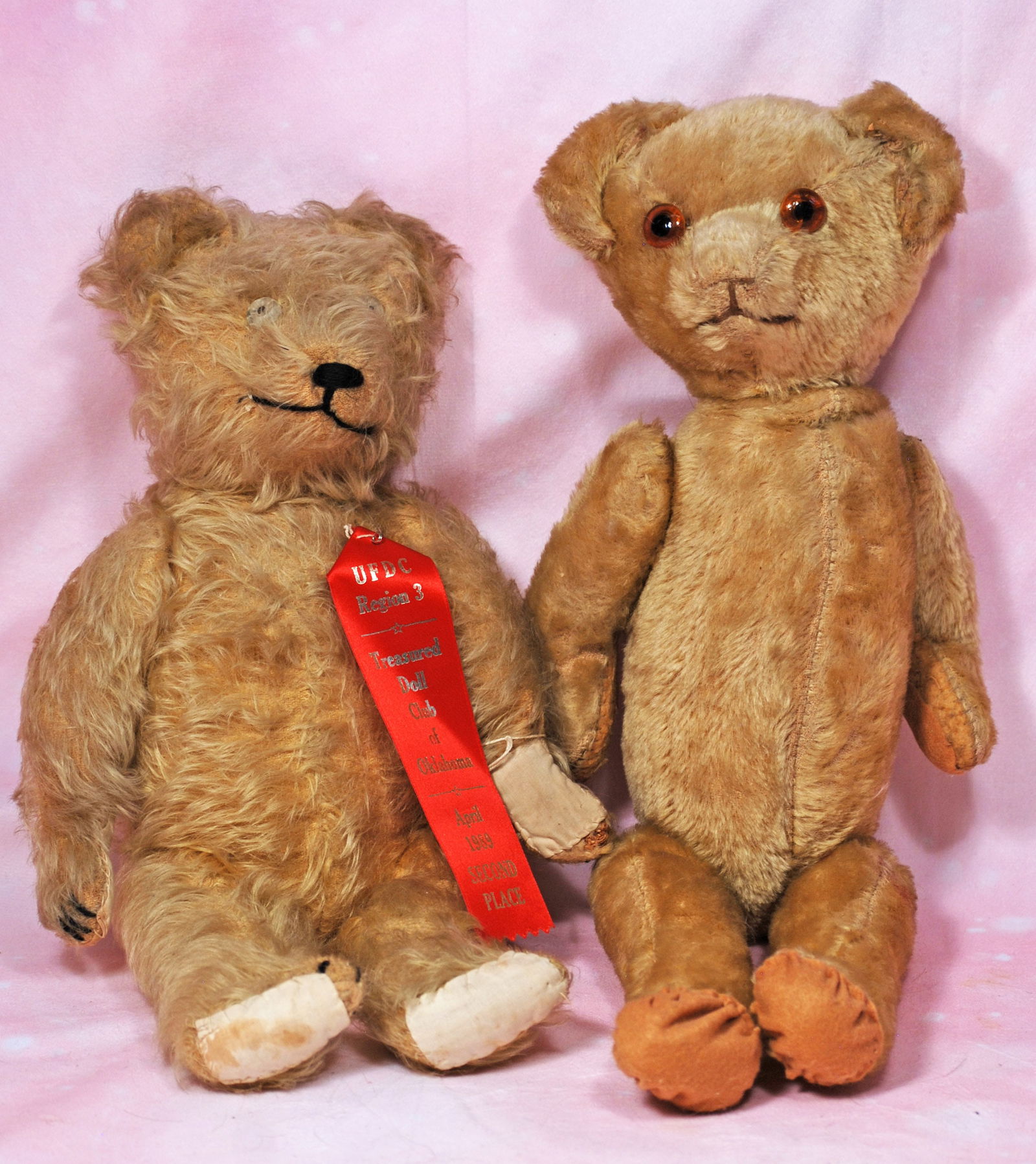 TWO OLD MOHAIR T EDDY BEARS. (1 of 1)