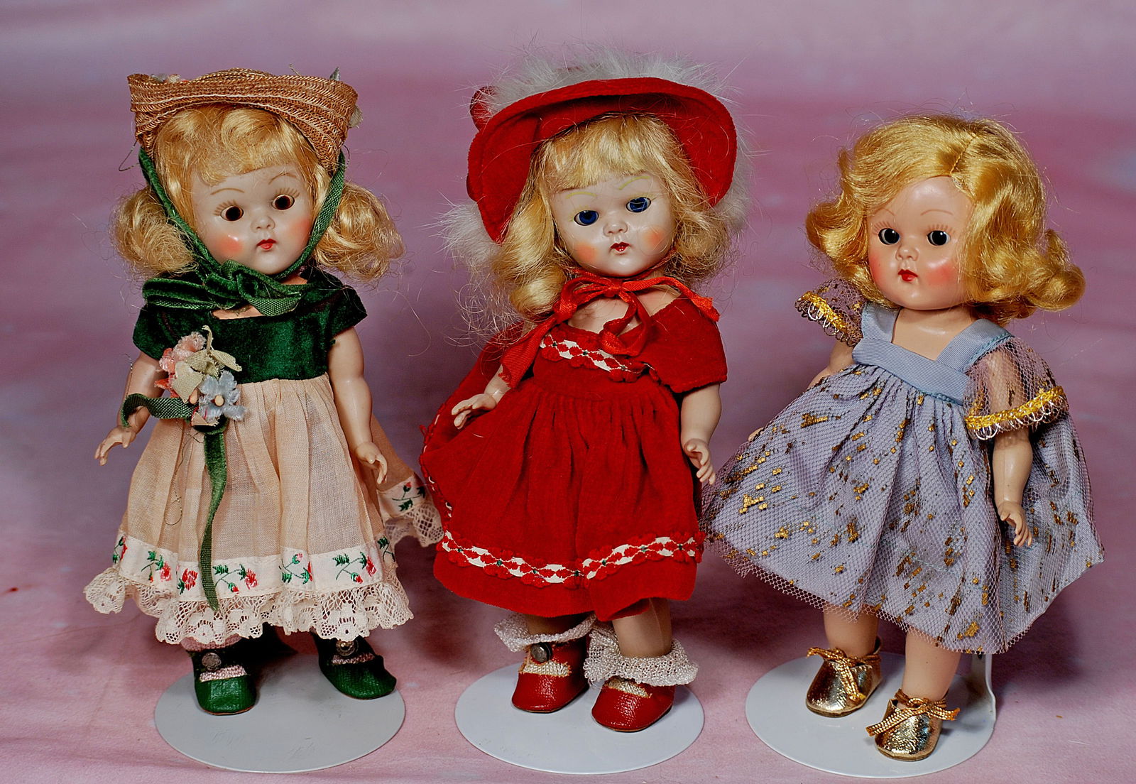 THREE PAINTED-LASH VOGUE GINNY DOLLS. (1 of 1)