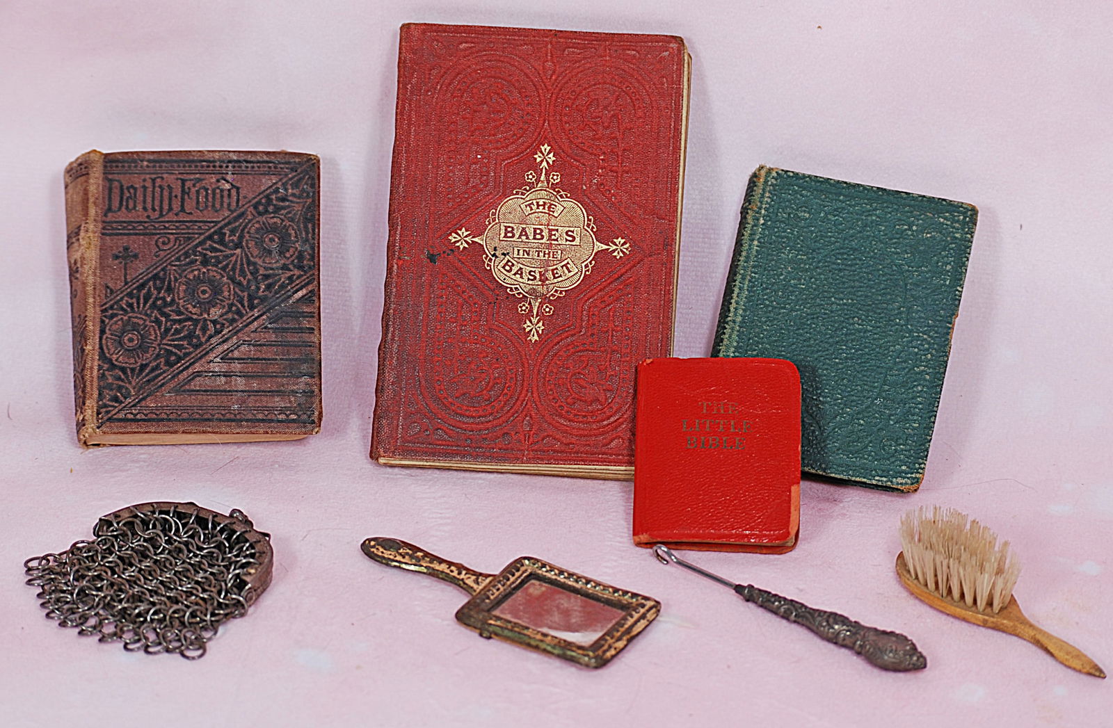 DOLL ACCESSORIES AND BOOKLETS (1 of 1)