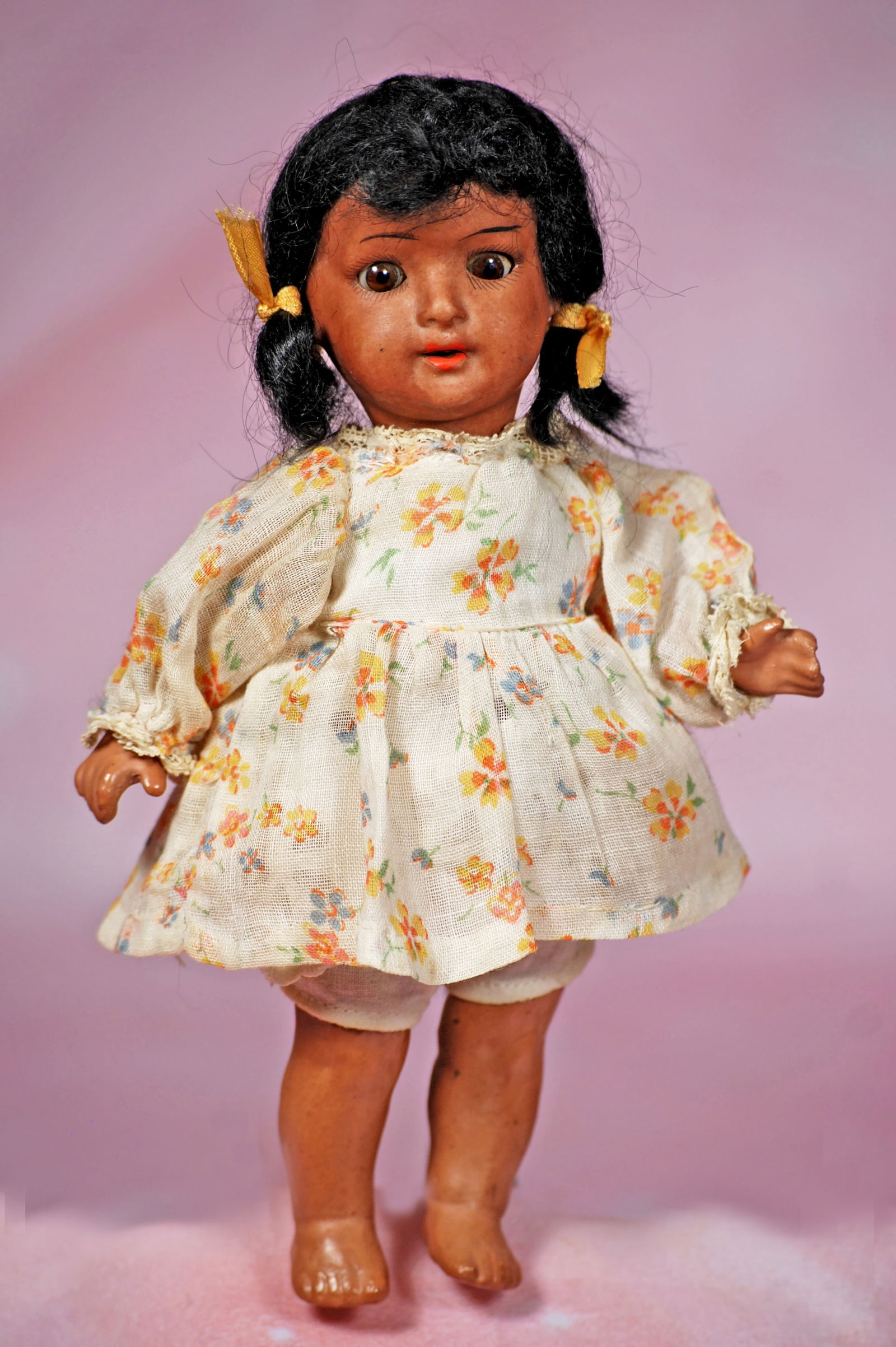 PETITE BROWN BISQUE DOLL BY SCHOENAU AND HOFFMEISTER. (1 of 1)