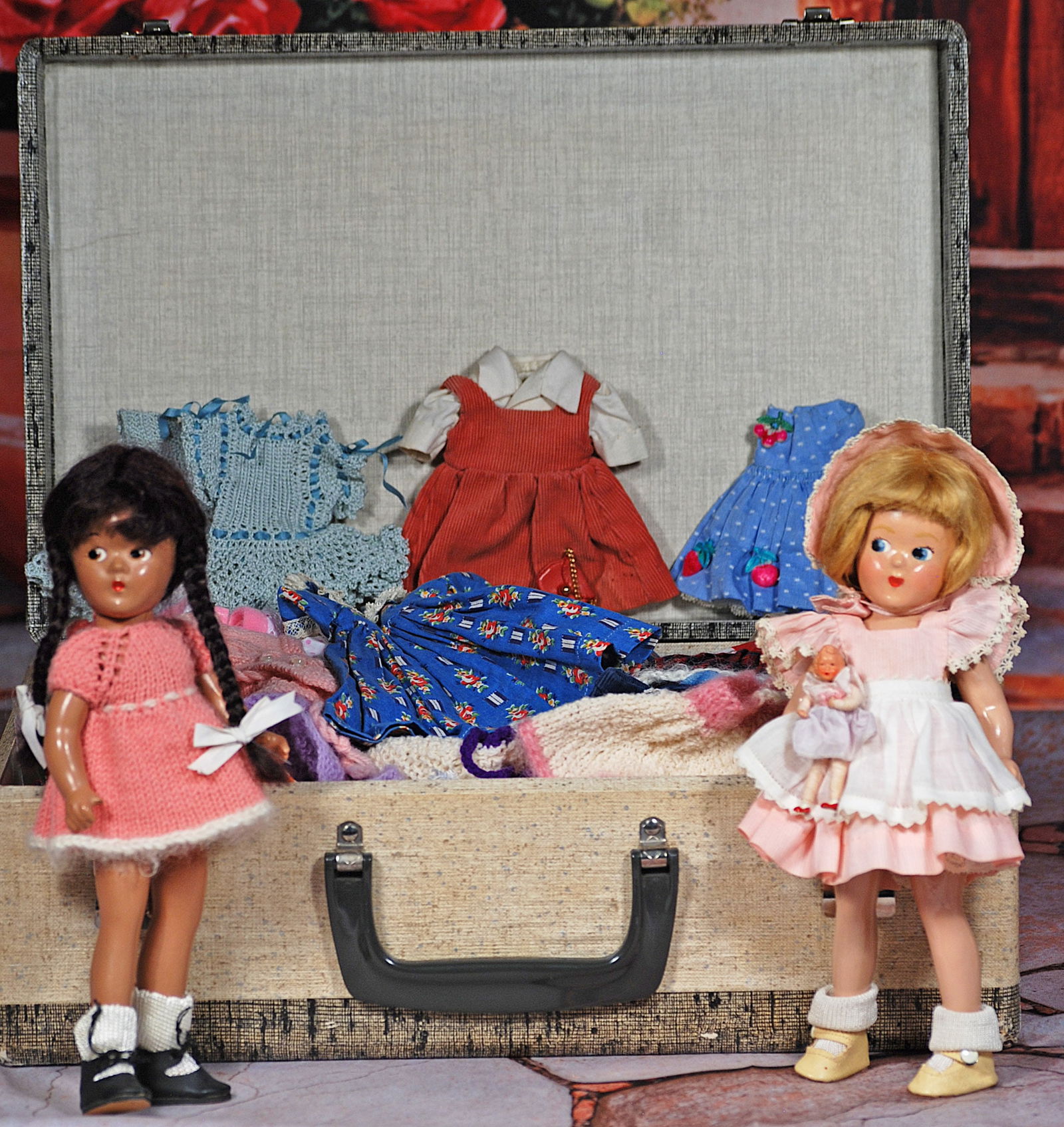 TWO ALEXANDER COMPOSITION LITTLE BETTY DOLLS WITH EXTENSIVE WARDROBE AND TRUNK (1 of 1)