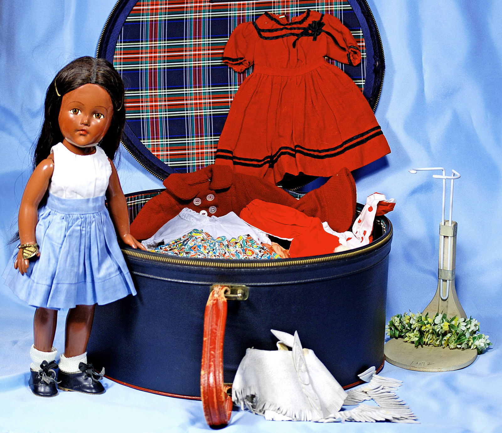 EFFANBEE BROWN COMPOSITION AMERICAN CHILD DOLL WITH CASE AND WARDROBE. (1 of 1)