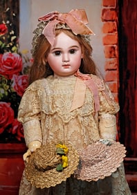 TWO DOLL BONNETS