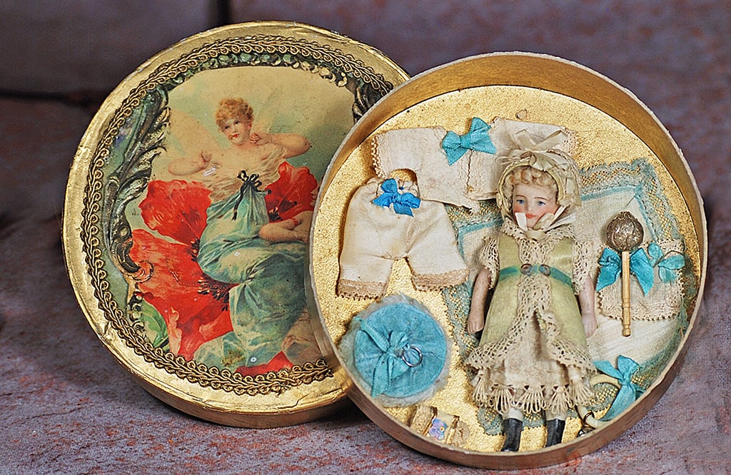 MINIATURE BISQUE DOLL IN PRESENTATION BOX (1 of 1)