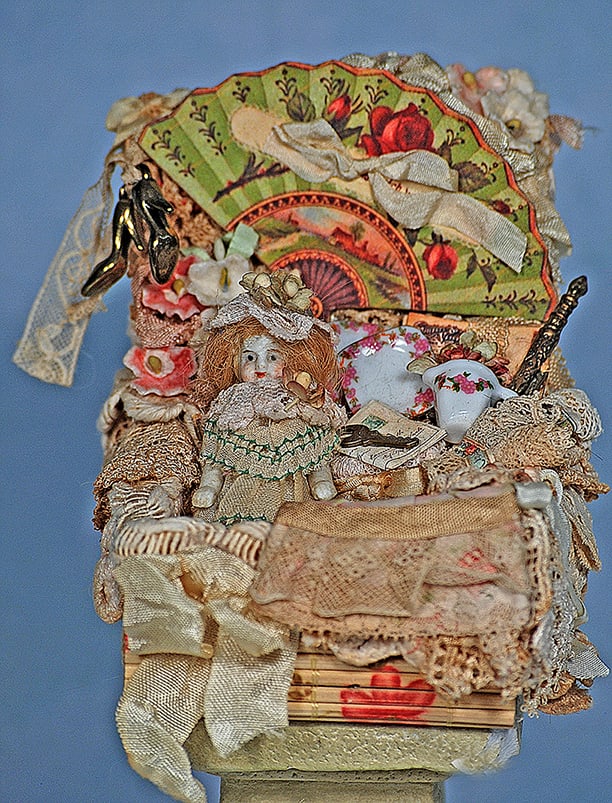 MINIATURE ALL-BISQUE DOLL IN PRESENTATION BOX (1 of 1)