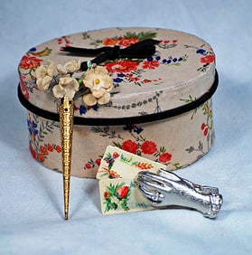 HAT BOX WITH ACCESSORIES