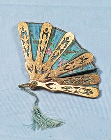 ANTIQUE MINIATURE FAN WITH HAND-PAINTED DECORATIONS FOR POUPEE