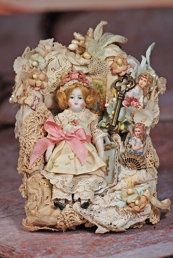 MINIATURE GERMAN ALL-BISQUE DOLL IN PRESENTATION BOX (1 of 1)