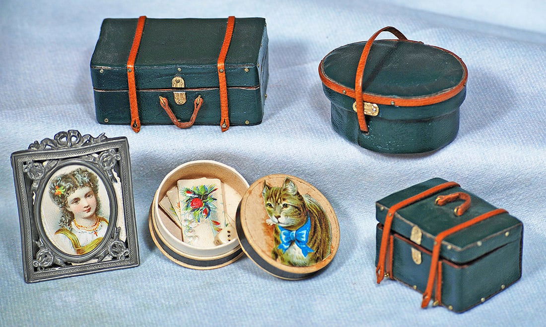 MINIATURE DOLL ACCESSORIES (1 of 1)