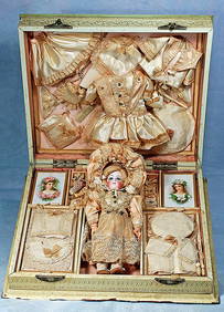FRENCH BISQUE DOLL WITH TROUSSEAU IN PRESENTATION BOX (1 of 3)