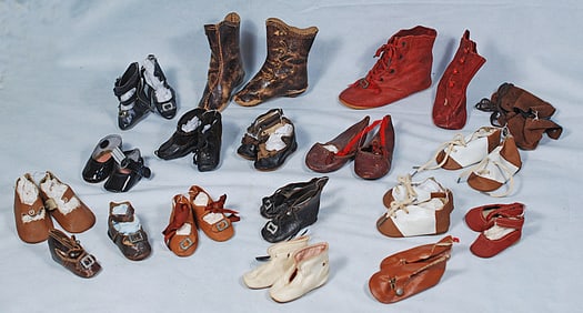 ASSORTED DOLL SHOES