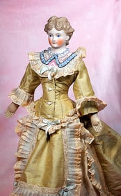 LOVELY BISQUE LADY WITH SCULPTED BROWN HAIR AND DRESDEN BODICE ATTRIBUTED TO C