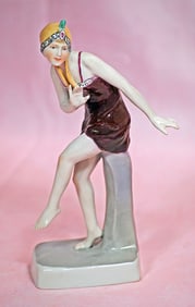 GERMAN PORCELAIN FLAPPER LADY IN STYLISH COSTUME