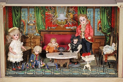 DOLL ROOM BOX WITH DOLLS AND FURNISHINGS