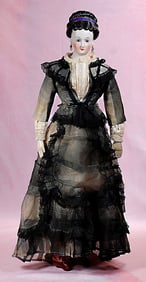 GERMAN BISQUE LADY WITH SCULPTED BLACK HAIR AND GLASS EYES ATTRIBUTED TO C