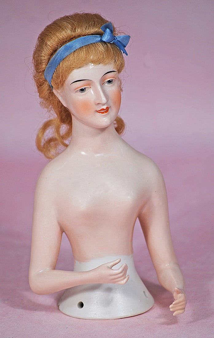 OUTSTANDING GERMAN PORCELAIN HALF DOLL WITH WIG BY GALLUBA AND HOFFMAN: OUTSTANDING GERMAN PORCELAIN HALF DOLL WITH WIG BY GALLUBA AND HOFFMAN. 7”. Marks: Galluba and Hoffman trademark 9544. Waist-up, pink-toned porcelain figure of nude adult lady with arms posed aw