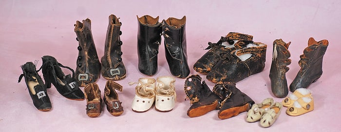 ASSORTMENT OF DOLL SHOES