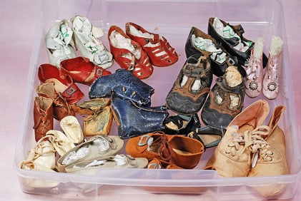 LARGE ASSORTMENT OF ANTIQUE DOLLS SHOES