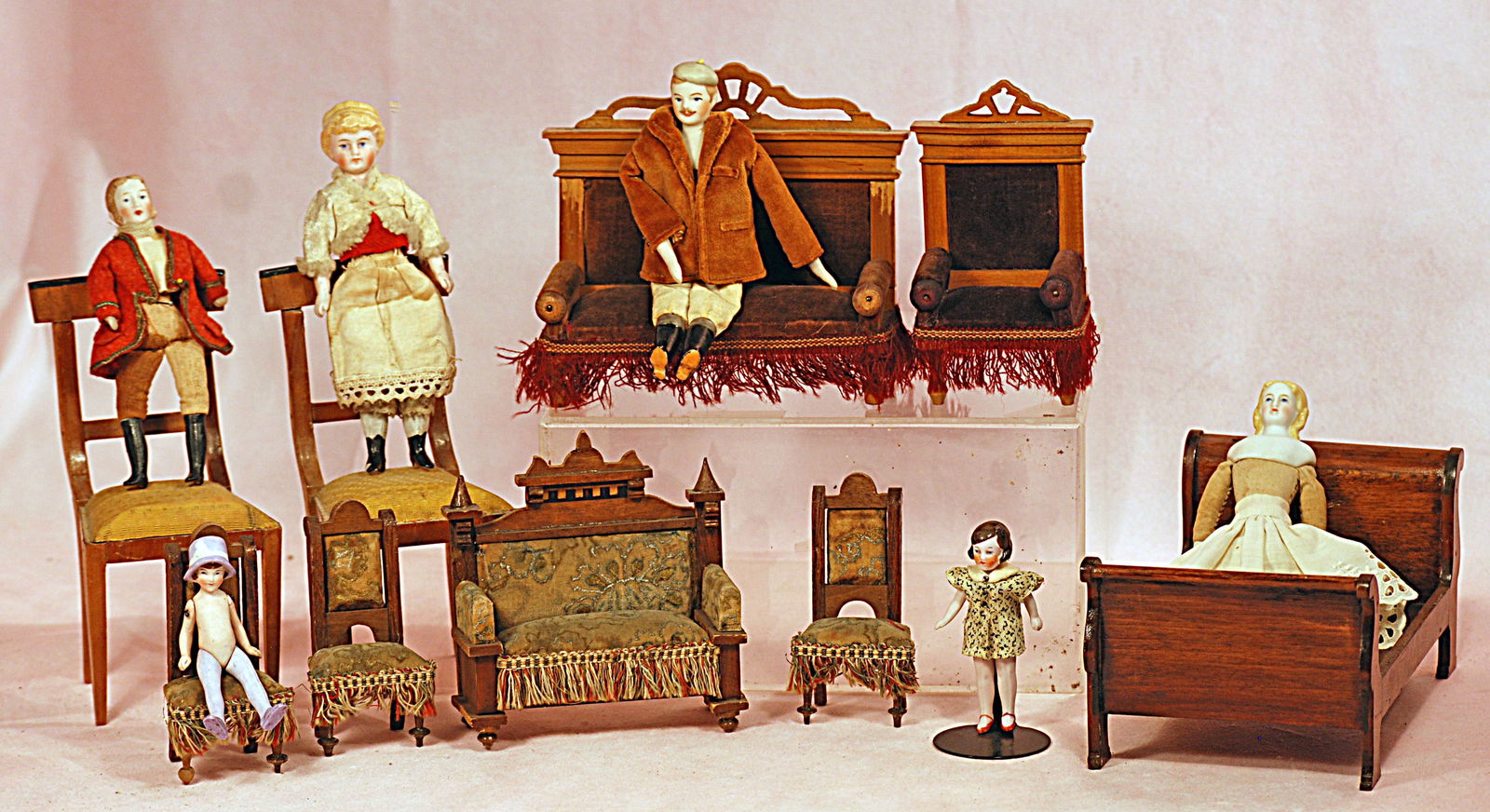 DOLL HOUSE FURNISHINGS AND DOLLS (1 of 1)