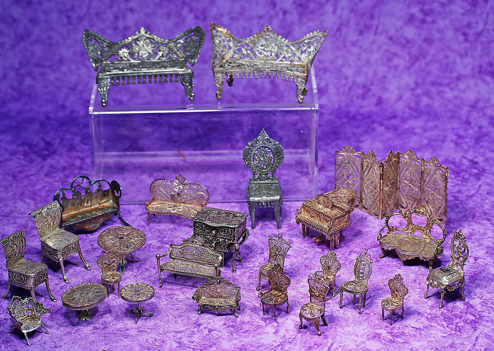 ASSORTMENT OF SILVER FILIGREE MINIATURES.: 9. ASSORTMENT OF SILVER FILIGREE MINIATURES. Twenty five pieces inlcuding settees, chairs, piano, folding screen, etc. Commentary: Good condition. $300/400