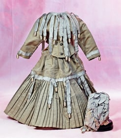 LOVELY SILK GOWN AND BONNET FOR FASHION DOLLS