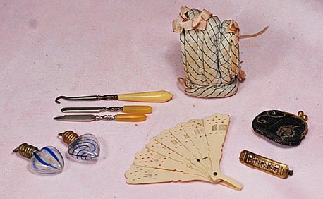 DOLL ACCESSORY GROUP.