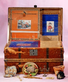 ANTIQUE DOLL TRUNK AND DOLL ACCESSORIES.