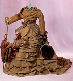 FASHION ENSEMBLE WITH FAN, PURSE AND PARASOL
