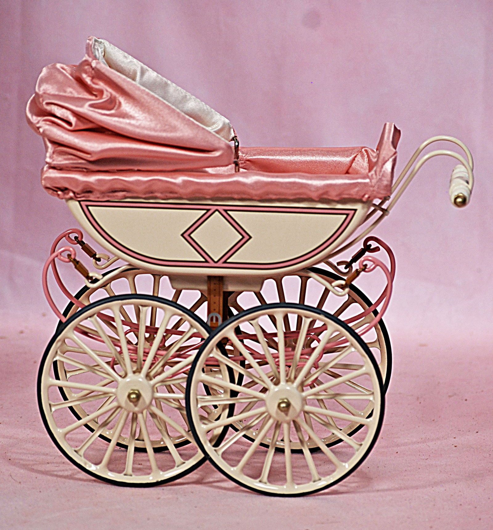 MARKLIN DOLL CARRIAGE FOR UFDC 50TH ANNIVERSARY. (1 of 1)