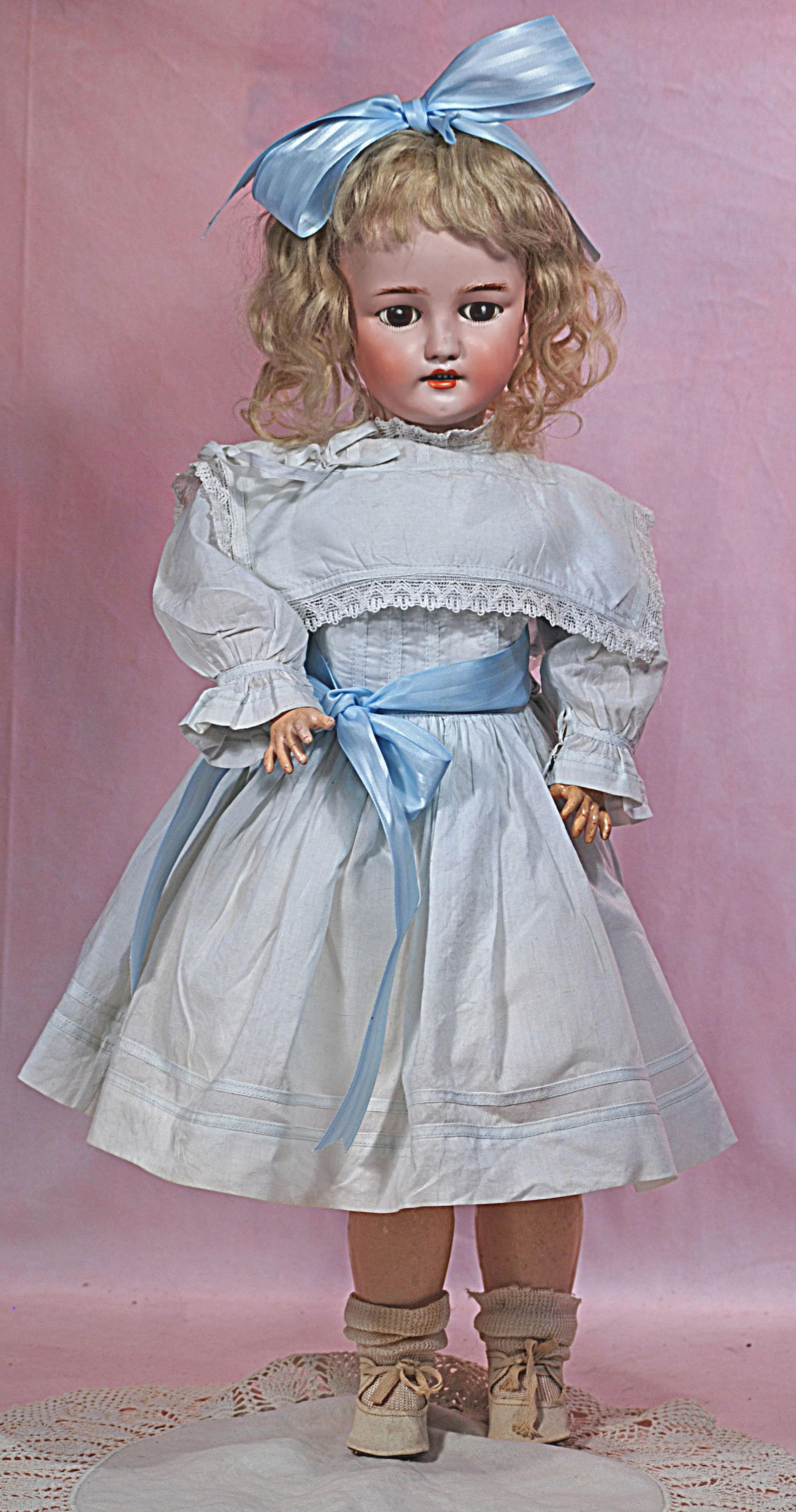 GERMAN BISQUE DOLL BY SIMON AND HALBIG.: 72. GERMAN BISQUE DOLL BY SIMON AND HALBIG. 24”. Marks> C. M. Bergmann/ Simon & Halbig. Bisque socket head, brown sleep eyes, painted lower lashes, feathered brows, pierced ears, open mouth, acc