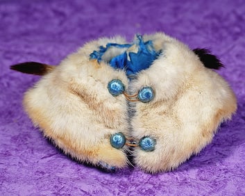 ANTIQUE WHITE FUR CAPELET.