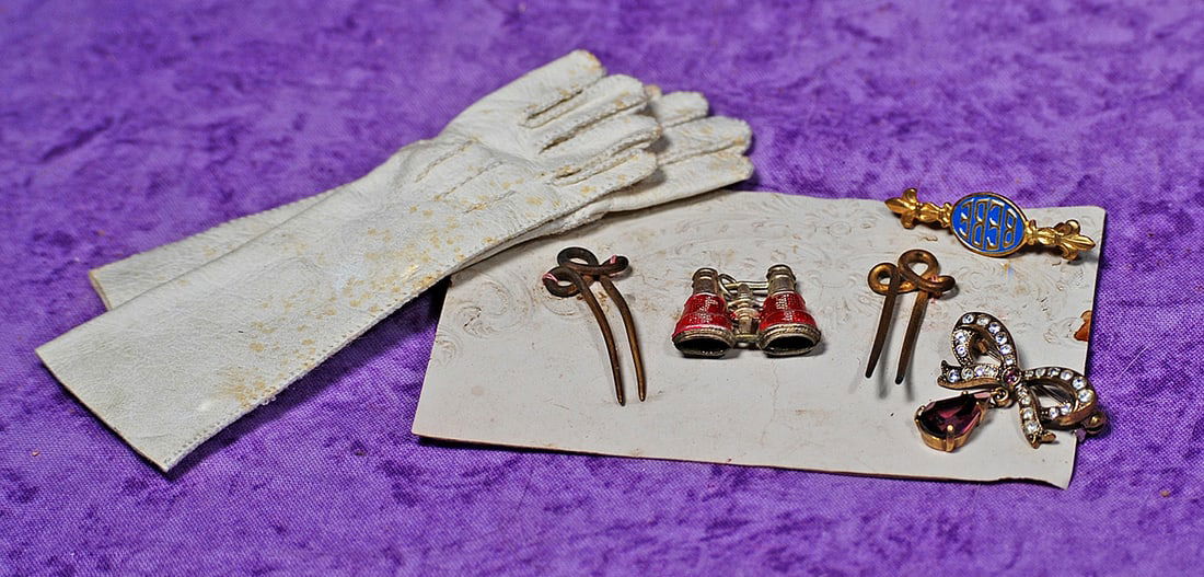 DOLL ACCESSORIES.: DOLL ACCESSORIES. Includes: 4” pair of long white leather gloves, ¾” pair of opera glasses, 1 ½” bebe pin, 1 ¼” rhinestone pin with jewel pendant; two 1 ½&#