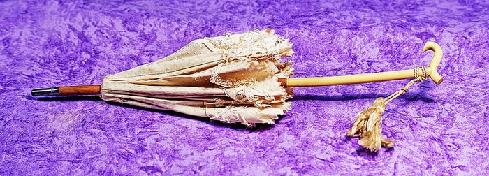 ANTIQUE SILK PARASOL.