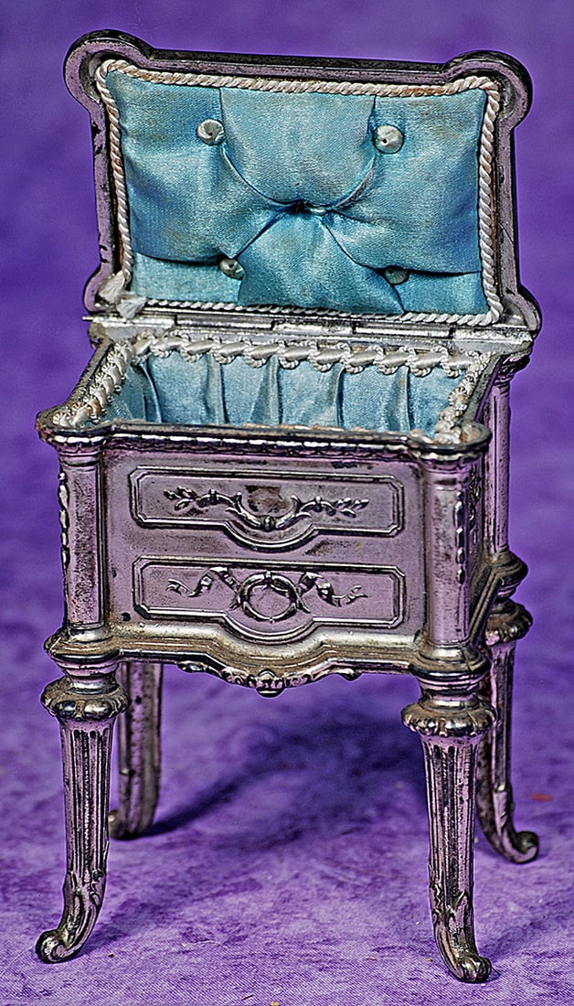 FRENCH STERLING SILVER TRINKET BOX WITH SILK LINING. (1 of 1)