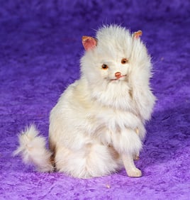 WHITE FUR KITTEN WITH PULL-STRING VOICE ACTIVATION.