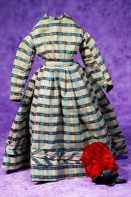 ANTIQUE SILK GOWN AND BONNET FOR POUPEE.