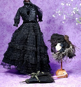 SILK AND LACE ENSEMBLE FOR FASHION DOLL.