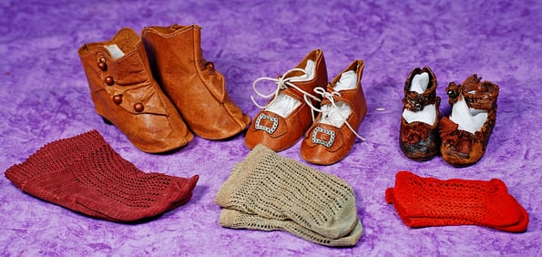 ANTIQUE DOLL SHOES AND SOCKS.