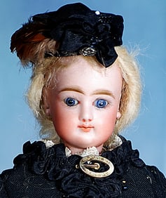 PETITE FRENCH BISQUE POUPEE.