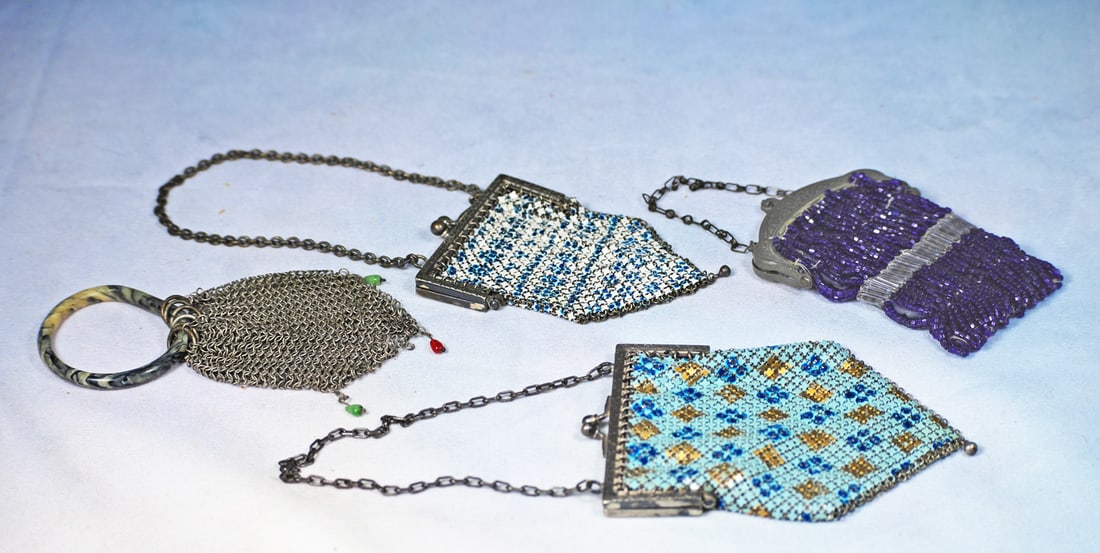 FOUR ANTIQUE DOLL PURSES: 3” to 4” purses, various styles and beading with metal frames and link chains.