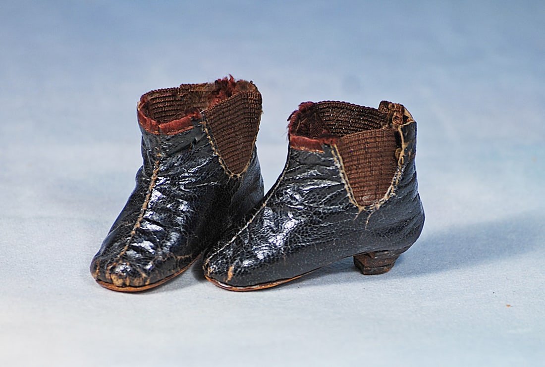 PAIR OF FRENCH KIDSKIN DOLL BOOTS: Pair of French dark kidskin doll boots with side gussets and little wooden heels, 2 ¼”.
