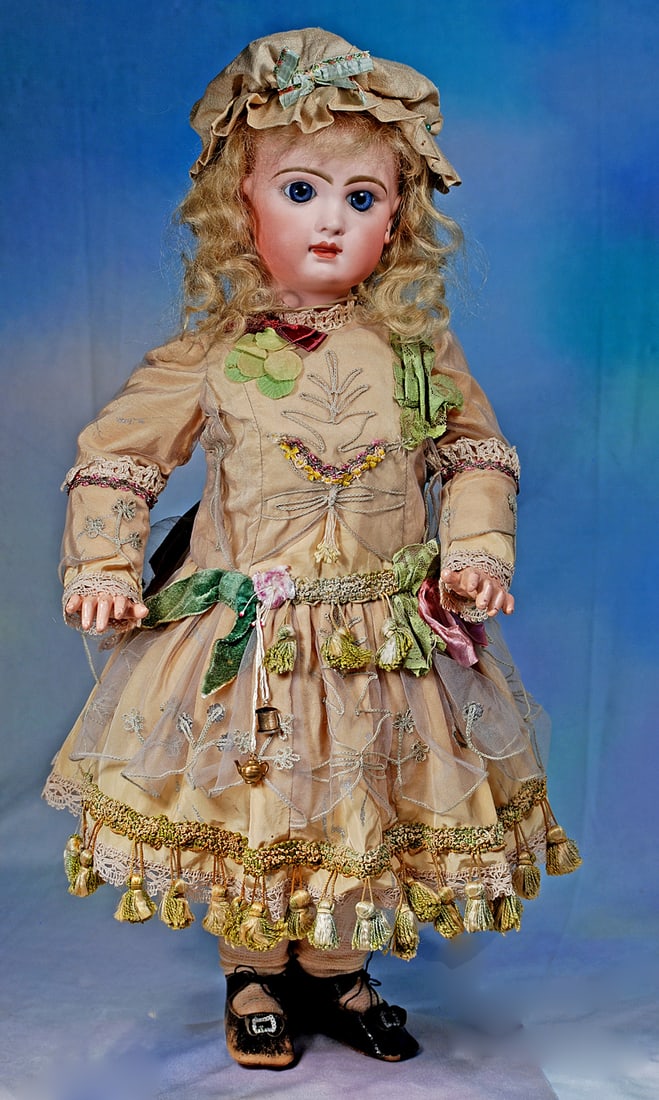 PRETTY FRENCH BISQUE BEBE BY JUMEAU (1 of 2)