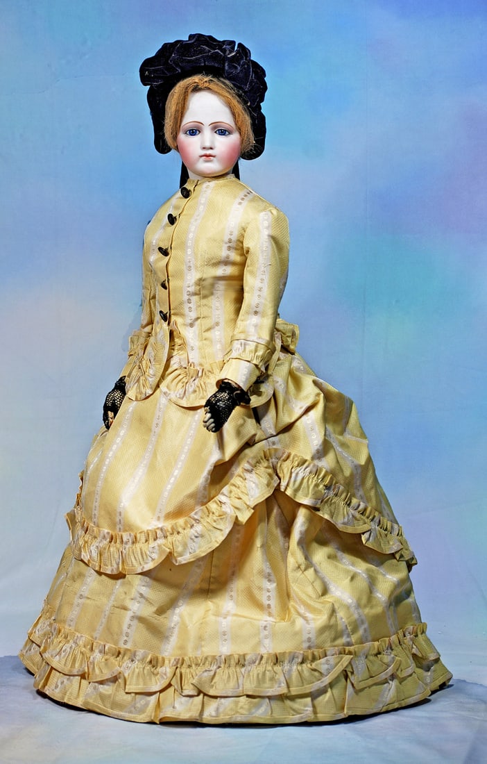 AN OUTSTANDING LARGE FRENCH BISQUE PORTRAIT POUPEE BY PIERRE-FRANCOIS JUMEAU:  24”. Pressed bisque shoulderhead on bisque shoulder plate, blue paperweight eyes with dark eyeliner, rose-blushed eyelids, painted lashes, arched and feathered brows, closed mouth